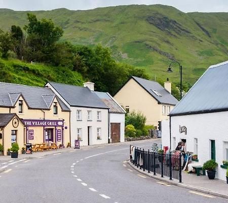 Townhouse Leenane Лийнан Екстериор снимка